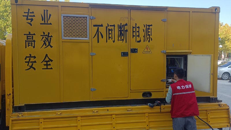 开化柴油发电机组和UPS电源配合使用时，如何避免切换过程中的电力中断？